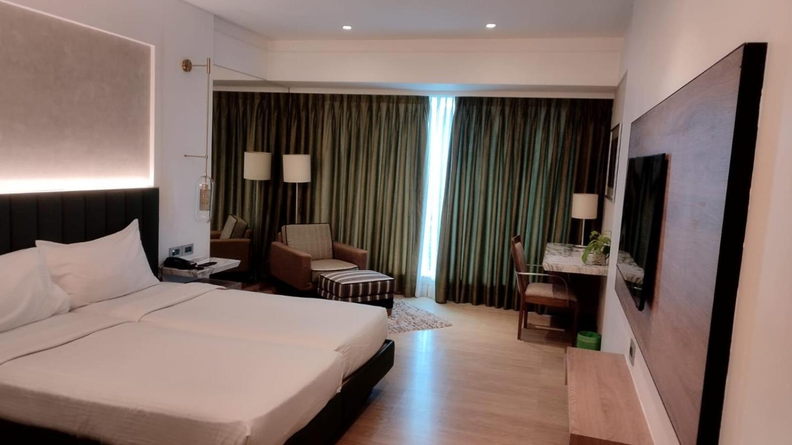 Mirage Hotel Mumbai Exterior foto